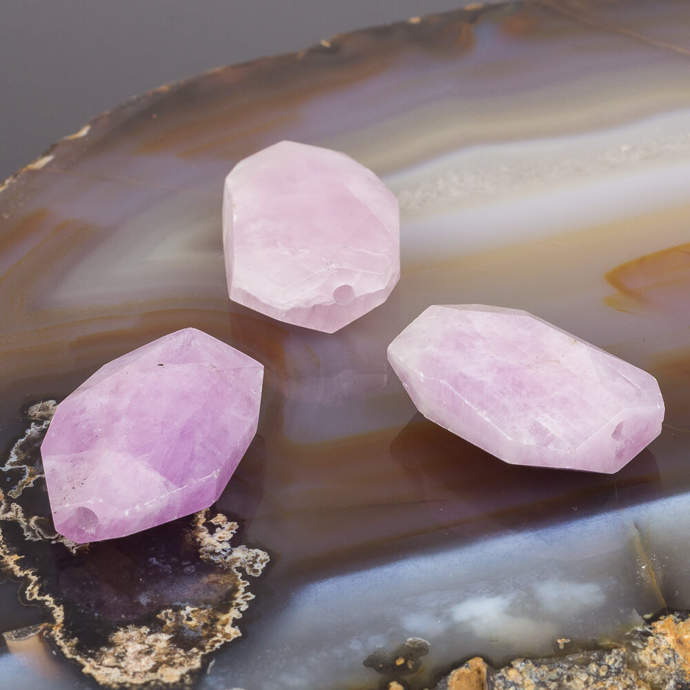 Что представляет собой камень кунцит