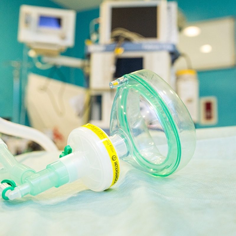 Лечение зубов детям под наркозом: опасно или нет