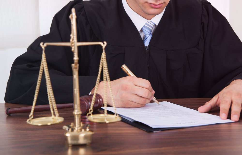 Зачем нужен адвокат по гражданским делам?