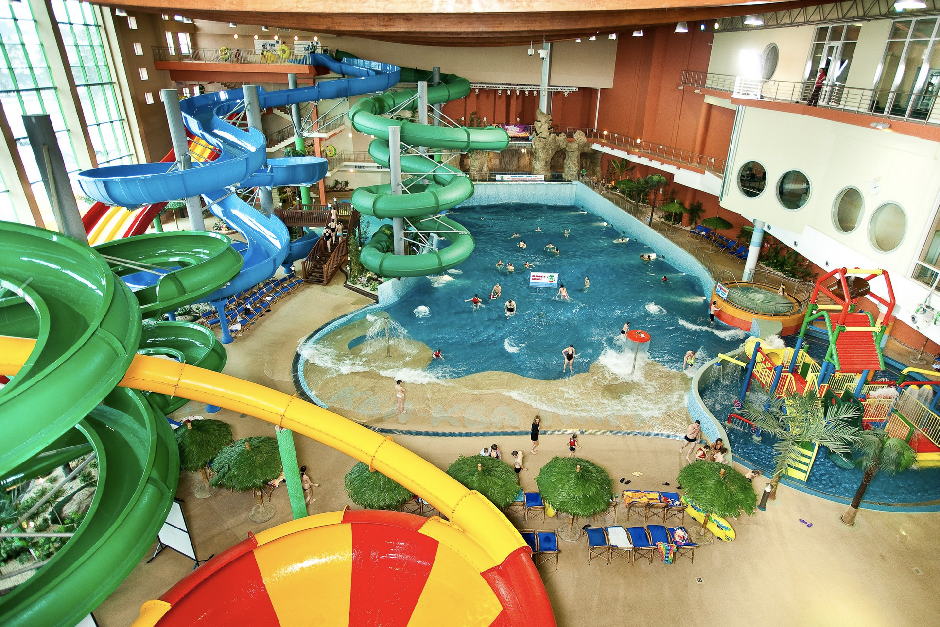 Ква-Ква Парк: Лучшее место для семейного отдыха с рестораном и пляжным баром