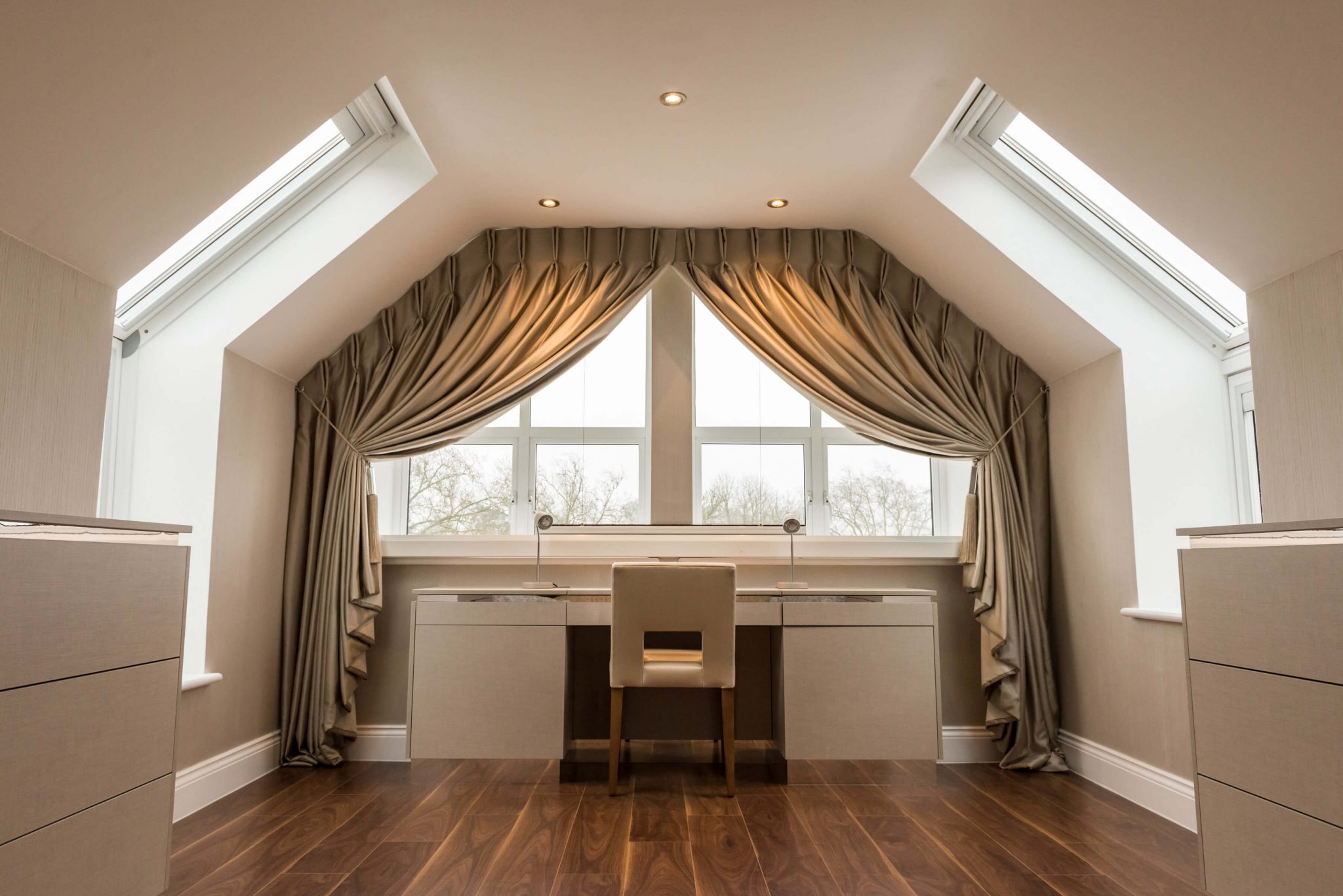 Шторы на мансардные окна: Уют и практичность в каждой детали