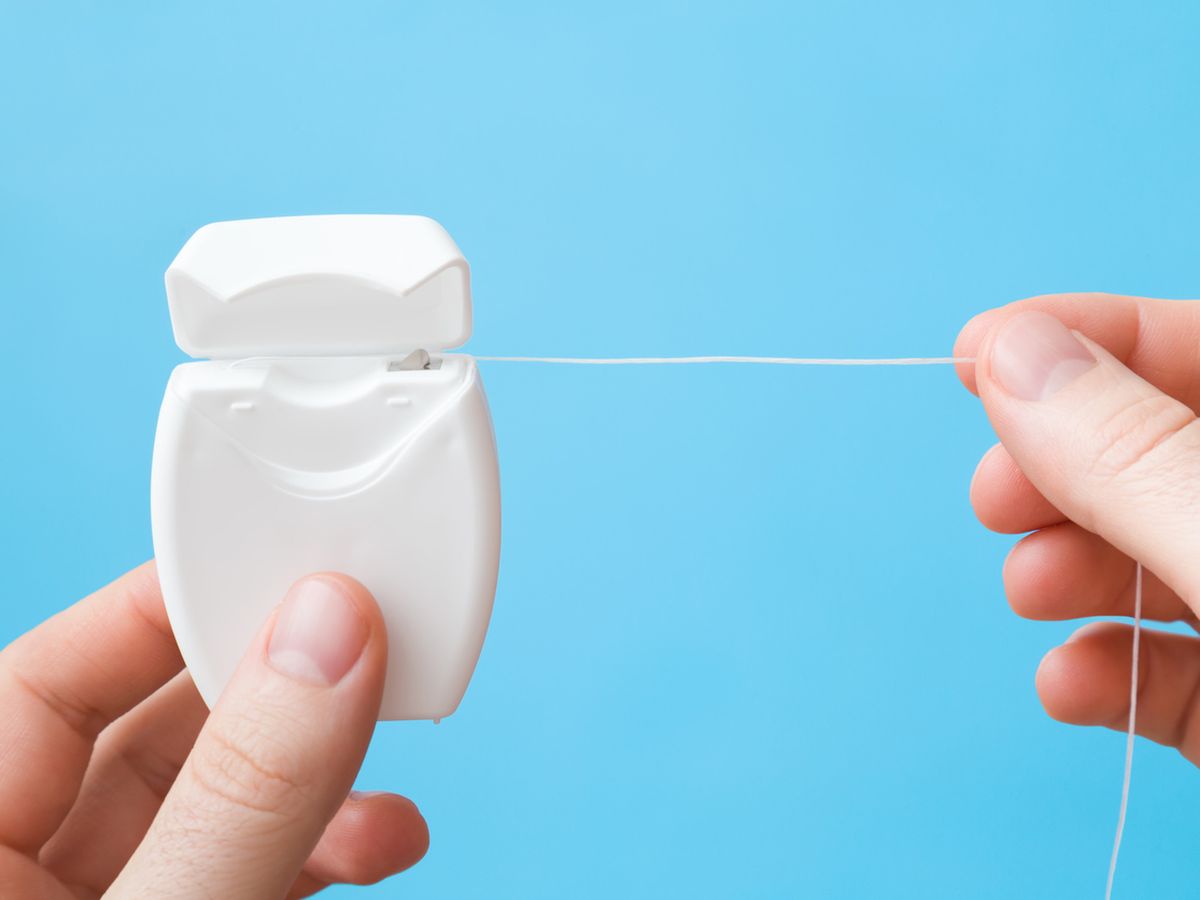 Как правильно пользоваться зубной нитью?