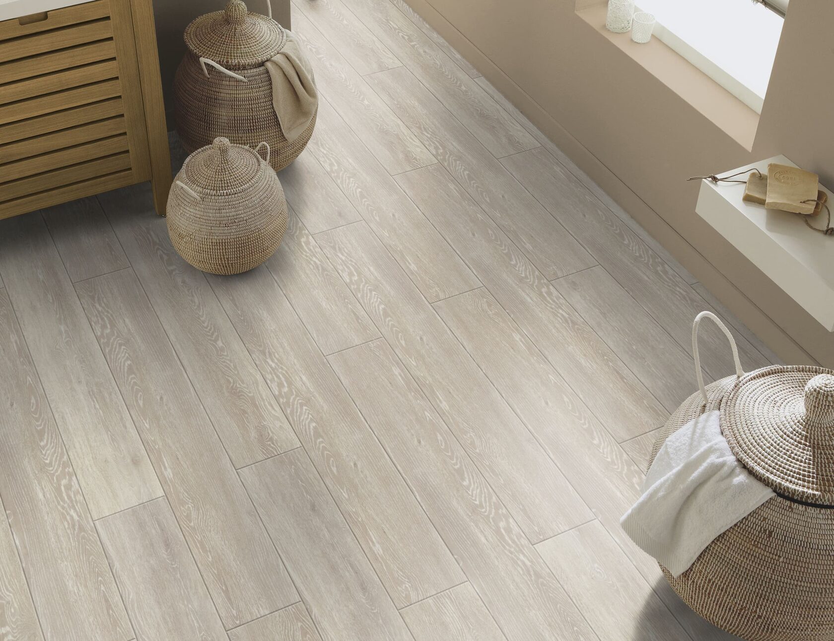 Кварцвиниловая плитка: идеальное покрытие для современных интерьеров