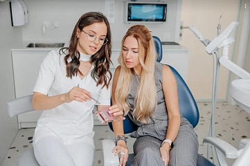 Идеальная улыбка: как выбрать между брекетами и элайнерами?