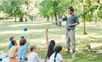 Как оформить стенд для родителей в детском лагере: практическое руководство