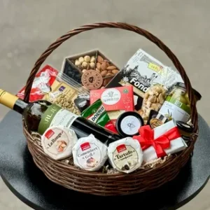 Подарочные продуктовые корзины: стильный и вкусный способ порадовать близких