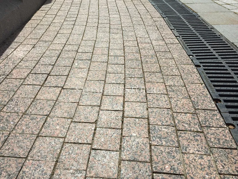Гранитная брусчатка: как выбрать и купить качественный материал для мощения