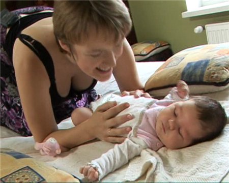 Эмоциональное развитие ребенка в первые месяцы жизни (2008 / DVDRip)