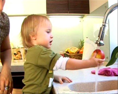 Интеллектуальное развитие ребенка от 1 до 2 лет (2008 / DVDRip)