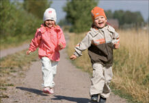 Какую детскую обувь купить для весенних прогулок?
