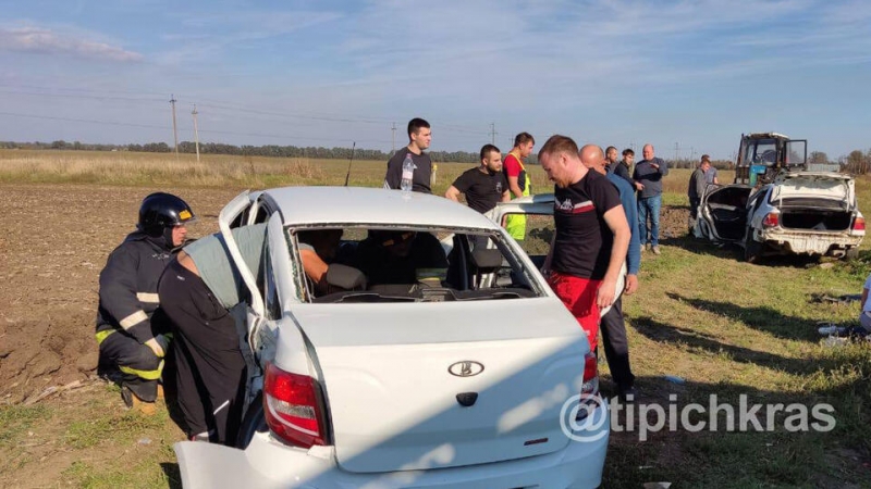 Четыре человека, в том числе трое детей, пострадали в ДТП на Кубани