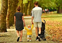 Кабмин выделил дополнительно 28,3 млрд на поддержку семей с детьми