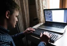 Кравцов заявил об отсутствии планов переводить школьников на удаленку