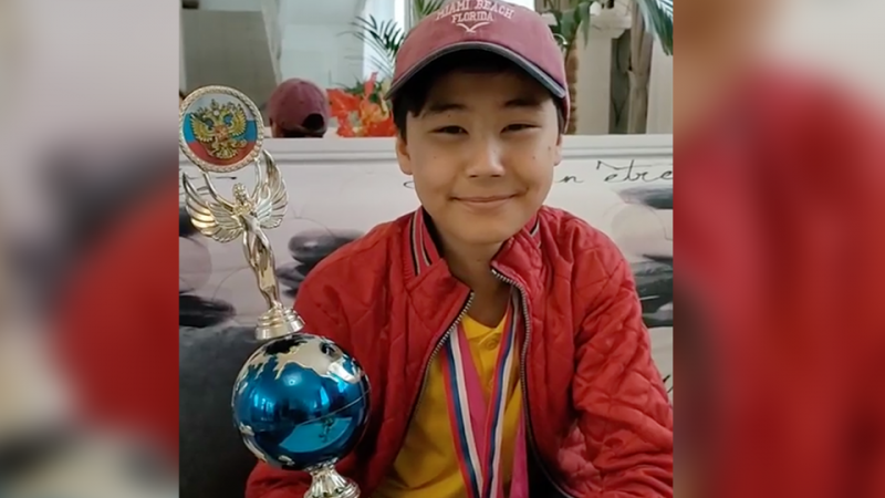 Мальчик из Казахстана выиграл международный конкурс маникюра