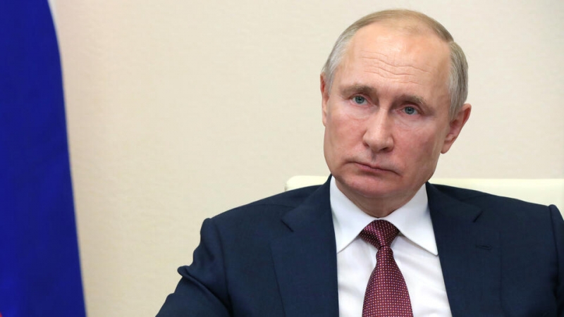 Путин наградил спасшего двух тонущих детей жителя Волжского