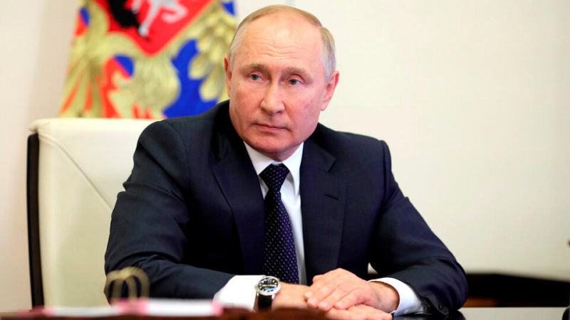 Путин поручил изучить вопрос о выплате жителям ДФО на третьего ребенка