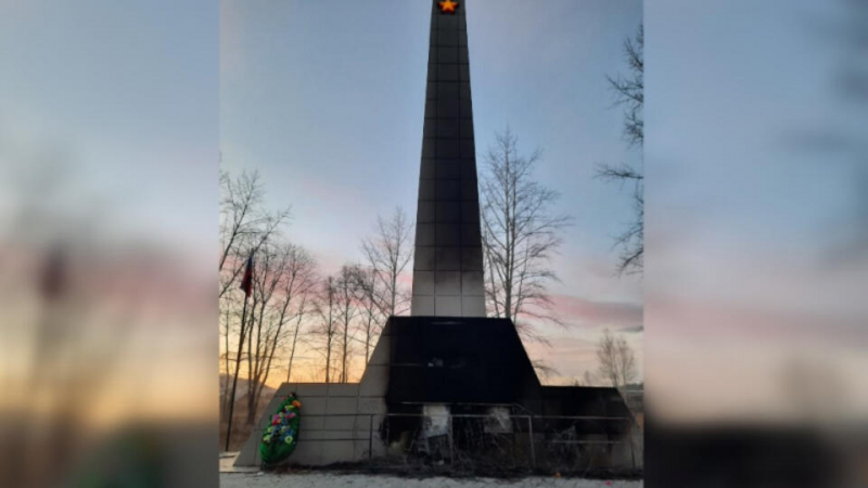 Сгоревший в Приамурье памятник павшим в ВОВ подожгли дети