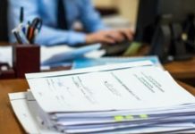 Бил о стену: пьяный отец пытался убить 10-месячную дочь в Ростове