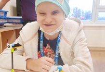 Любит жизнь, не унывает: РЕН ТВ открыл сбор на спасение маленькой Лизы