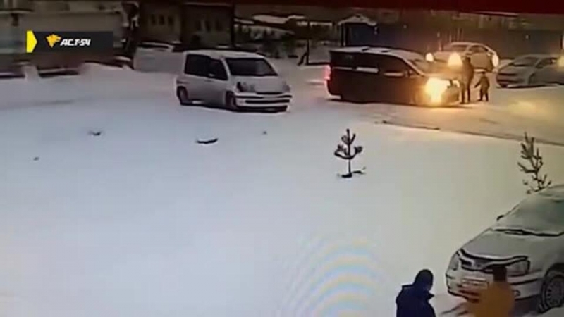 Машина сбила ребенка на снегокате в Новосибирске