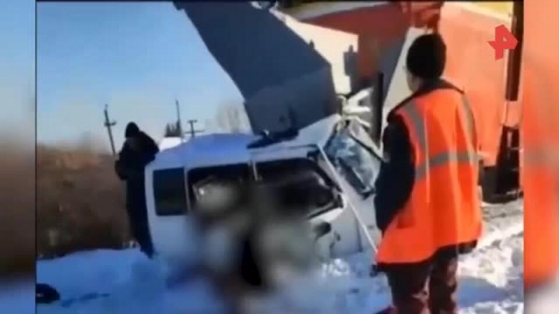 Наезд поезда на автомобиль с тремя детьми на Алтае сняли на видео