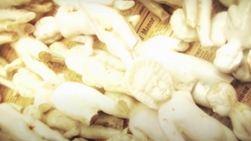 Настоящий Чаки и куклы в гробах: зачем покупают жуткие игрушки