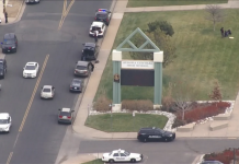 Пятеро подростков ранены во время стрельбы у школы в США