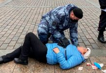 Сбившего пенсионерку электросамокатчика доставили в полицию Москвы