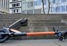 Сотрясение мозга получила 4-летняя девочка после наезда самоката