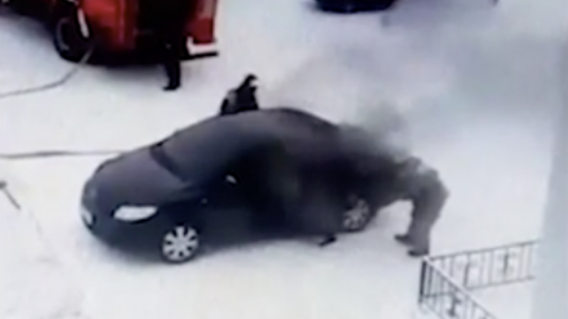 В Коми заведено дело после получения ребенком ожогов в запертом авто