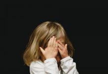 Девочка три дня пробыла одна в квартире с умершей мамой: что известно