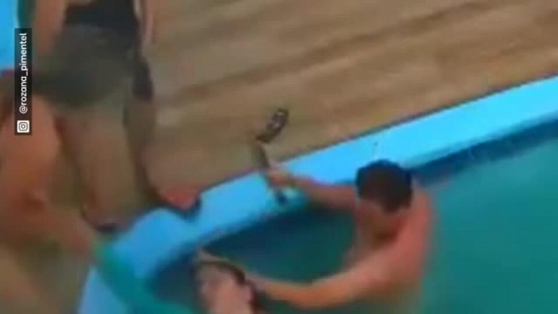 Девочка выжила после того, как ее засосало в бассейн из-за волос