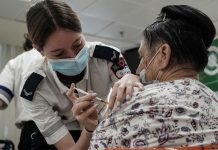 Израиль начал проводить вакцинацию от COVID в школах по всей стране