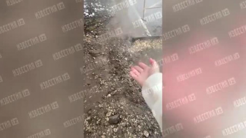 Кадры с места падения девочки в яму с кипятком под Москвой
