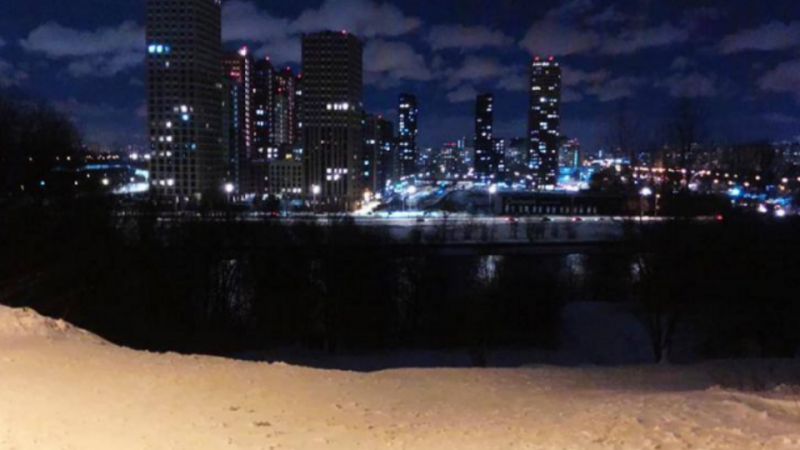 Мальчик врезался на "ватрушке" в дерево и погиб на юге Москвы