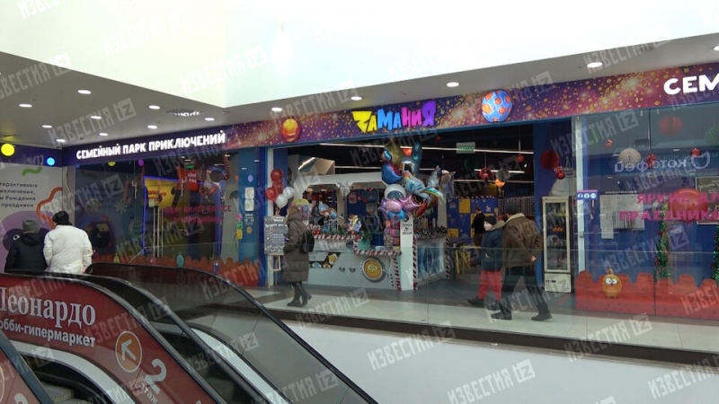 Малышка травмировалась после прыжка в детском бассейне в ТРЦ в Москве