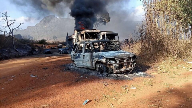 Не менее 35 обгоревших тел обнаружили в автомобилях на востоке Мьянмы