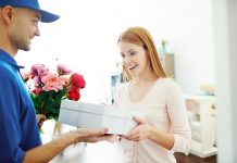 Как отправить подарок курьером