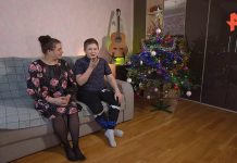 Получивший от Путина гитару мальчик переехал с мамой в новую квартиру