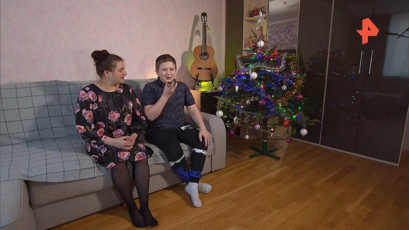 Получивший от Путина гитару мальчик переехал с мамой в новую квартиру