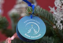 Приглашенная Путиным в Москву девочка посетила шоу «Лебединое озеро»