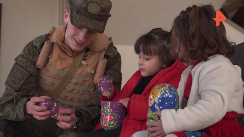Российские военные прокуроры помогли сирийским девочкам-сиротам