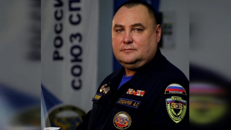 Спасатель стал очевидцем ДТП и вытащил 14 детей из микроавтобуса