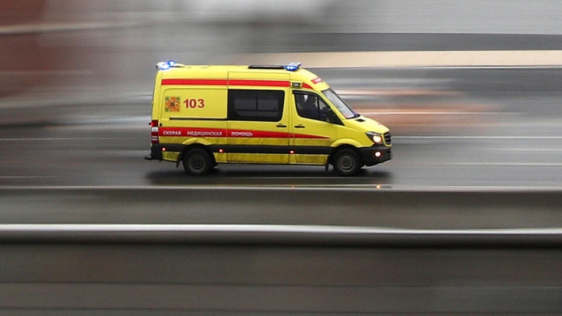 Стойка для освещения упала на ребенка во время спектакля в Москве