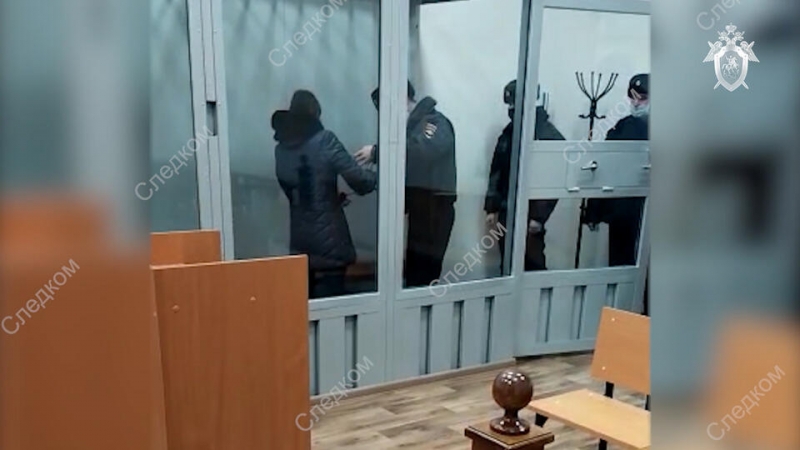 Суд арестовал мать, придушившую и бросившую детей в овраге