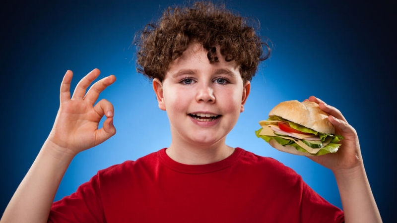 В Госдуме выступили за ограничение участия детей в рекламе фастфуда