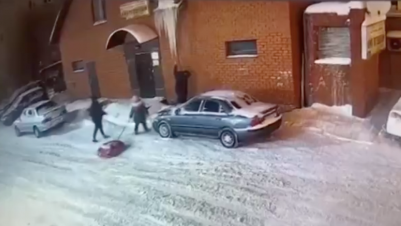 В Жуковском опровергли причастность ТЦ к травме ребенка из-за сосульки