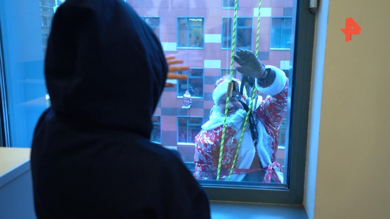 Взвод Дедов Морозов десантировался в Морозовской детской больнице