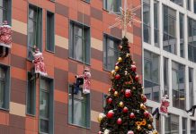 Взвод Дедов Морозов десантировался в Морозовской детской больнице