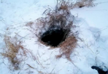 10-летний мальчик упал в открытый люк, скатившись с горки в Иркустке